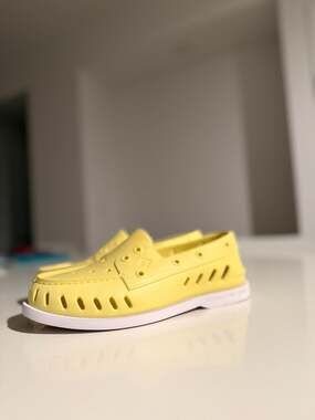 Sperry Authentic Original Float Yellow Boat Shoes Women's Size 8 / Men's Size 6